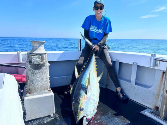 WEBサイトにてユーザー様より[ディクソン160]をご使用いただきキハダ釣果報告をいただきました！

【ユーザー釣果報告】
[茨城県/SBS]より出船、滅多にない茨城沖でのキハダマグロキャステイングのチャンス。
この貴重な機会をモノにできたのはディクソンのおかげです！
狙ったポイントへ正確にキャストしやすく、ナブラの中へスムーズに落とせました。操作性もよく、ワンアクションを入れた瞬間、ディクソンにマグロが食いついてきました。
限られたチャンスをしっかり活かせるルアーだと思います。

アングラーの北条様、このたびは貴重なご報告を誠にありがとうございました！ご自身の納得されるサイズを追い求め続ける中で、弊社製品を選んでいただき大変光栄です。本当におめでとうございました！

#cbone